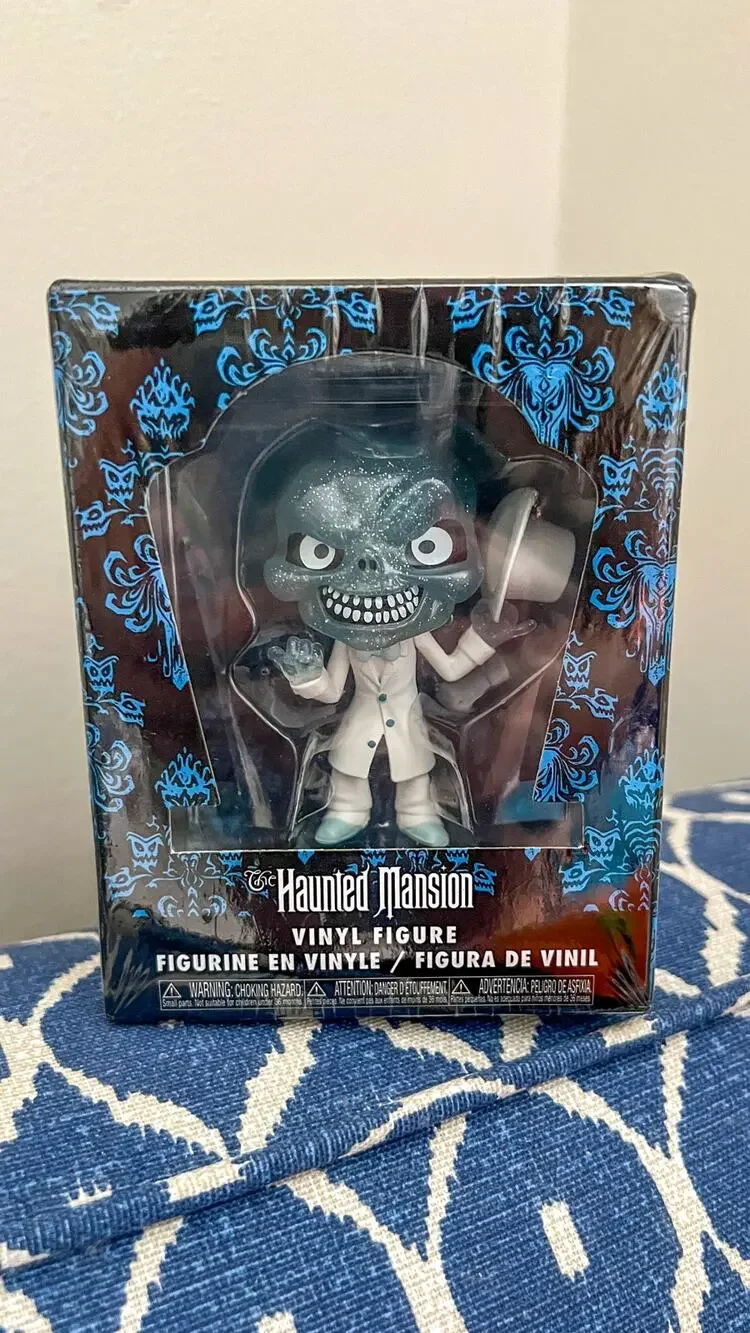 NEW Disney Haunted Mansion Ezra Hitchhiking Ghost Vinyl Figure